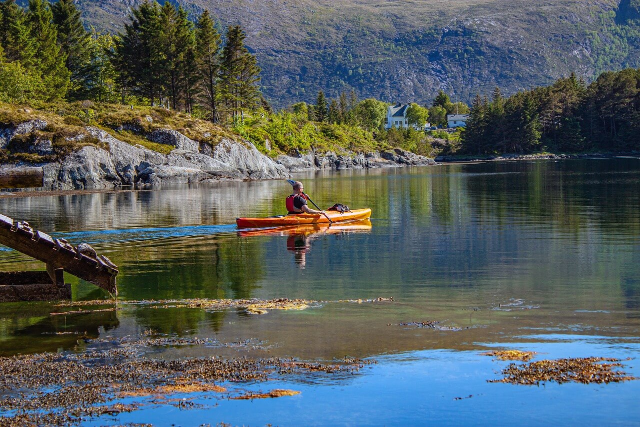 Friluftsliv: Paddling with a kayak